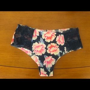 VS PINK panties. BRAND NEW !!